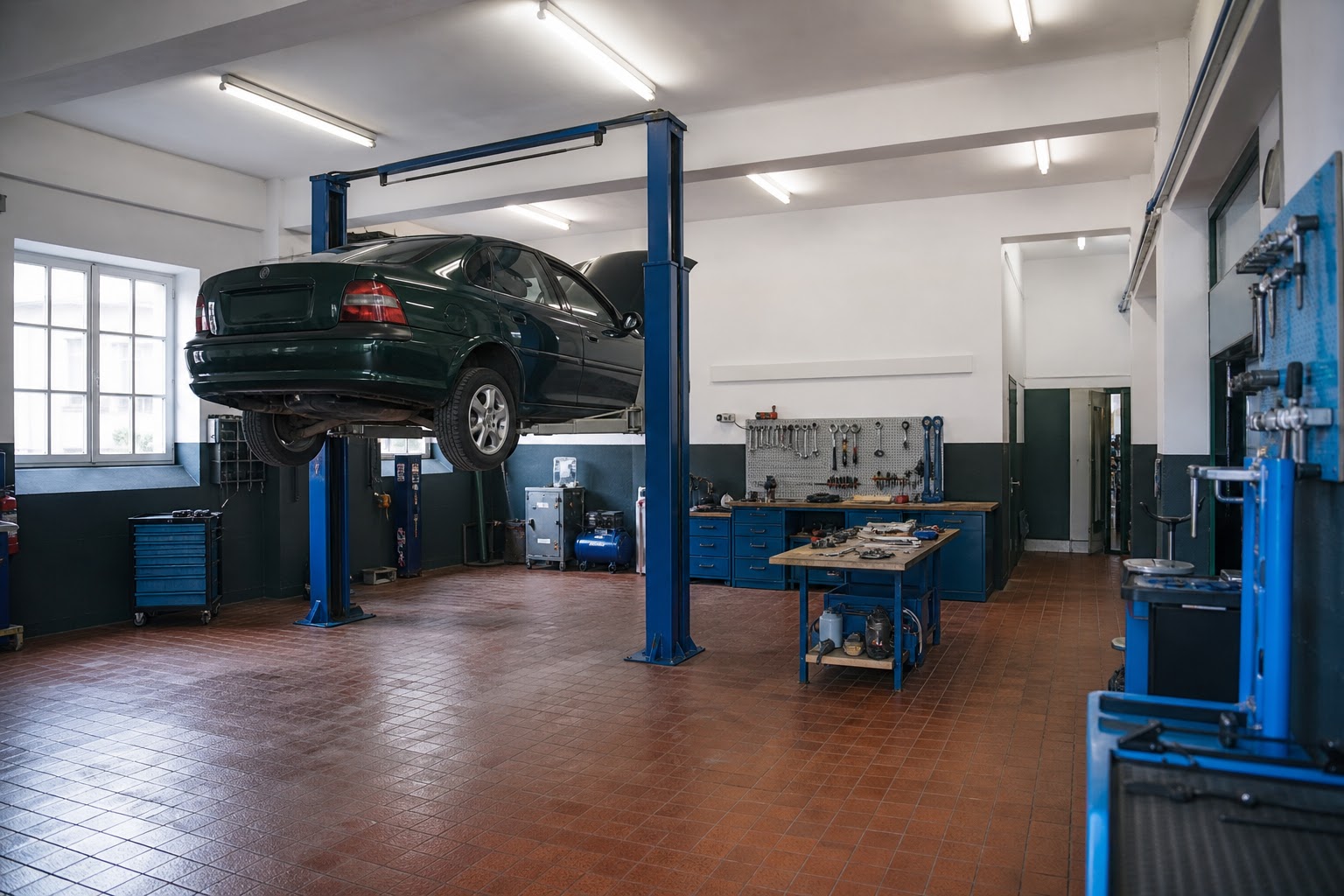 Interiér autoservisu s vozidlom